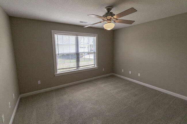 Building Photo - 2303 Roslyn Ct