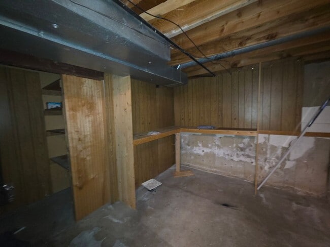 Building Photo - Massive 5 Bedroom Townhouse in Aurora