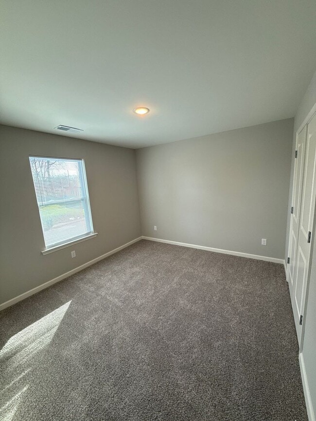 Building Photo - 1046 Greenlaw Ave