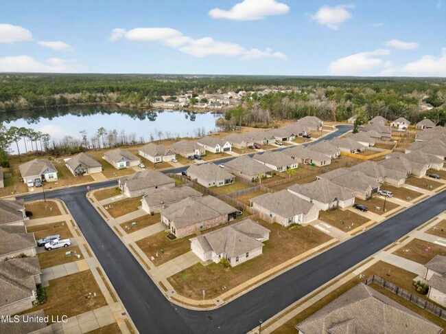 Building Photo - 18102 Evergreen Dr