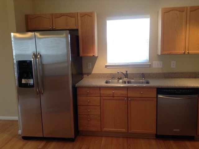 Building Photo - 152 Easy St