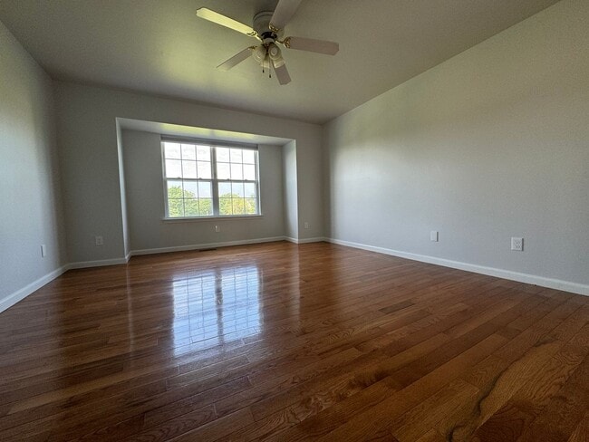 Building Photo - THREE BEDROOM  w Finished Basement- PARKLA...