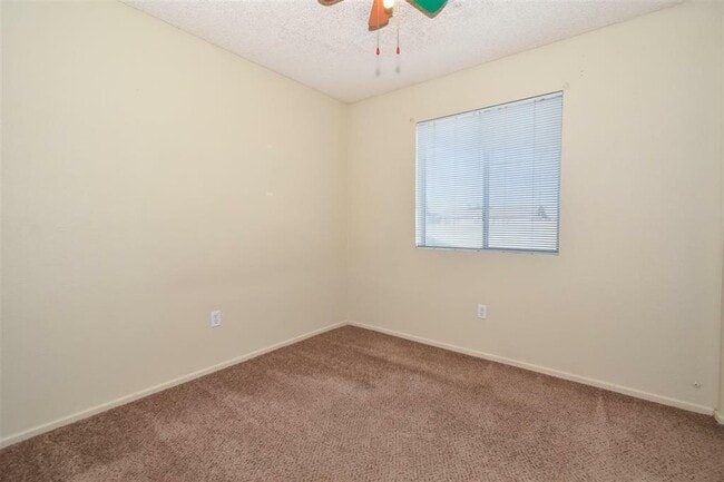 Building Photo - 8840 E 38th Ln