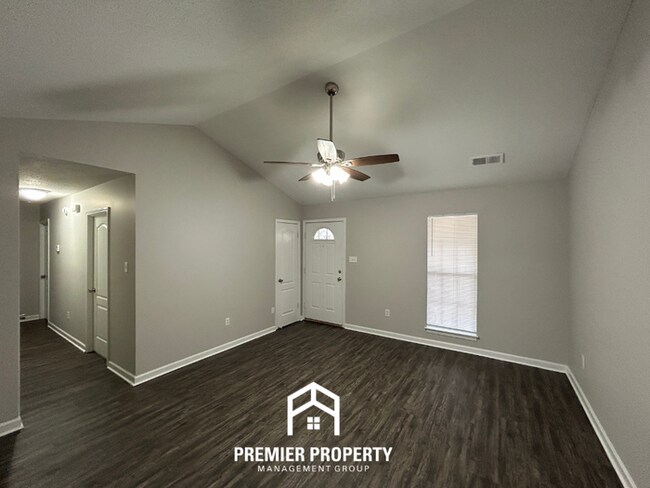 Building Photo - 3760 Ivanhoe Dr