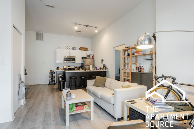 Building Photo - 2022 S Throop St