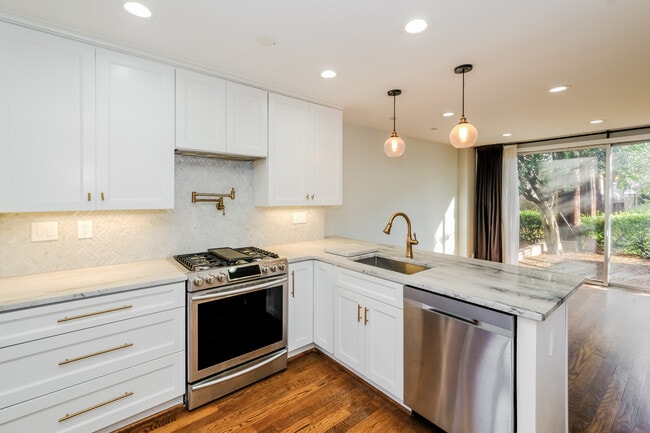 Building Photo - 847 3rd St SW