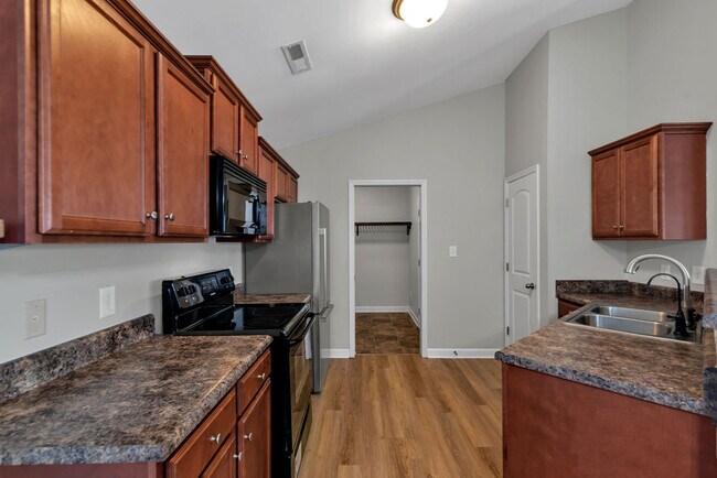 Building Photo - 303 Sinclair Ln
