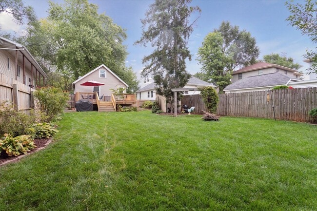 Building Photo - 2107 Schlimgen Ave