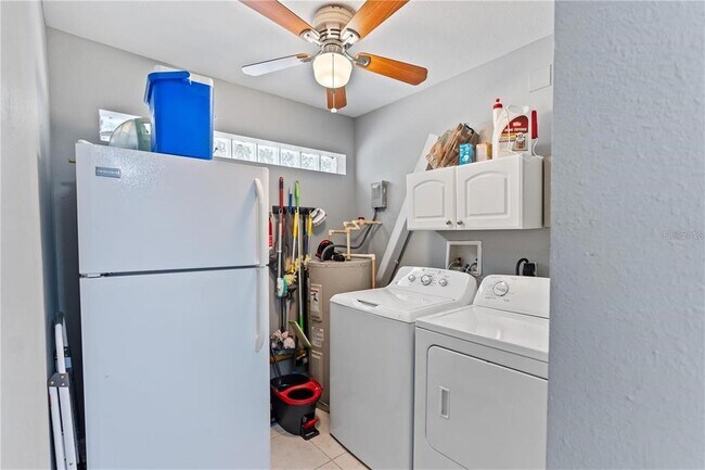 Building Photo - 3005 W Helen Ave