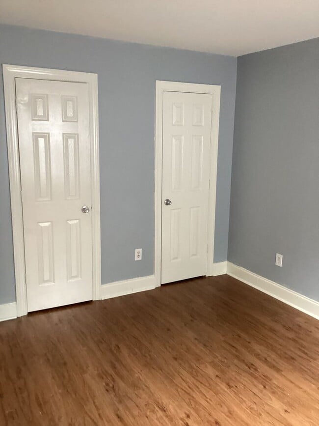 Building Photo - DOWNTOWN WILMINGTON - 2 BD/1 BA - 2 blocks...