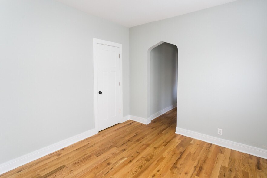 Building Photo - 4418 N Wolcott Ave
