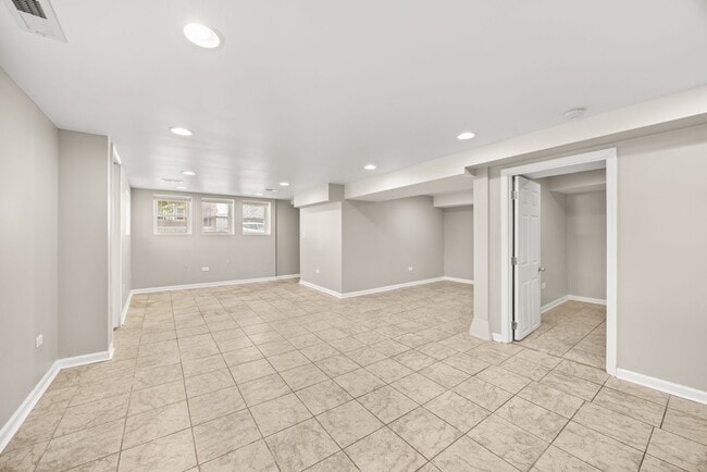 Building Photo - 1900 Highland Ave