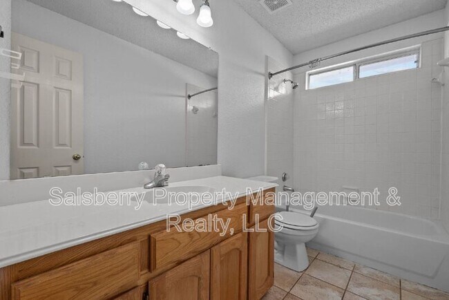 Building Photo - 1105 Hall Dr