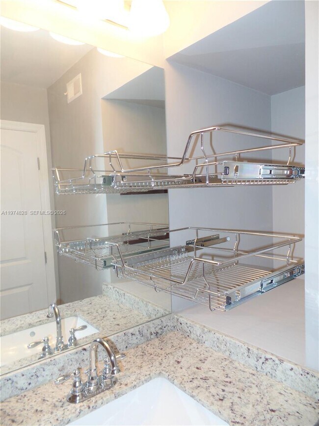 Building Photo - 1239 SW 46th Ave