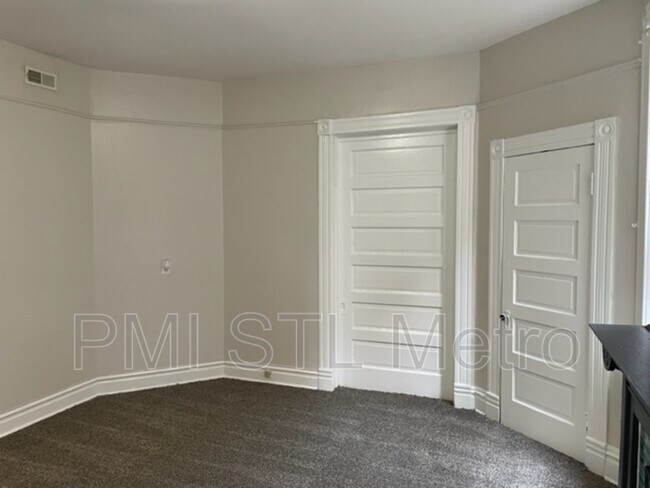 Building Photo - 4037-4039-4039 Enright Ave