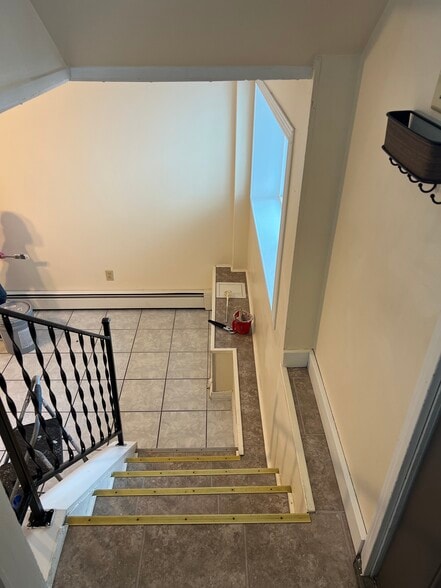 Building Photo - 253 Main St