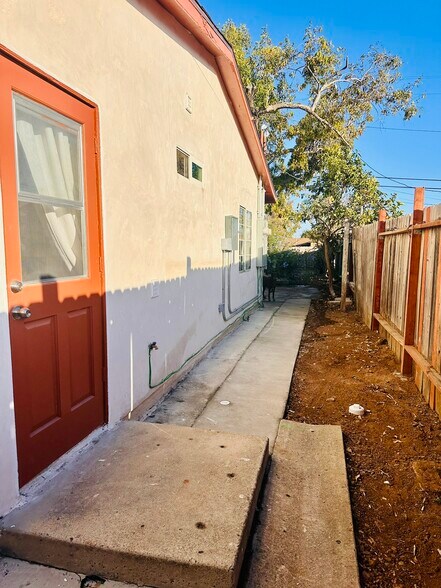 Building Photo - 4327 Clairemont Mesa Blvd