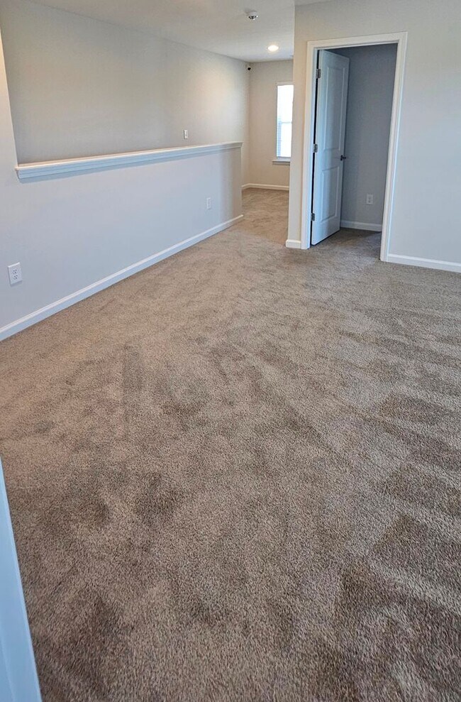 Building Photo - Glenmoor 3BR/2BA – Minutes from Downtown C...