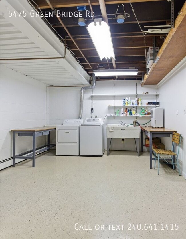 Building Photo - 5475 Green Bridge Rd