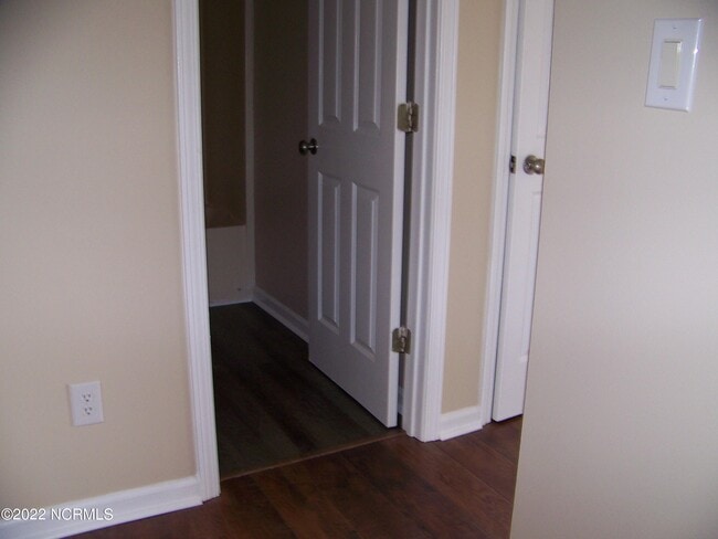 Building Photo - 105 Antler Dr