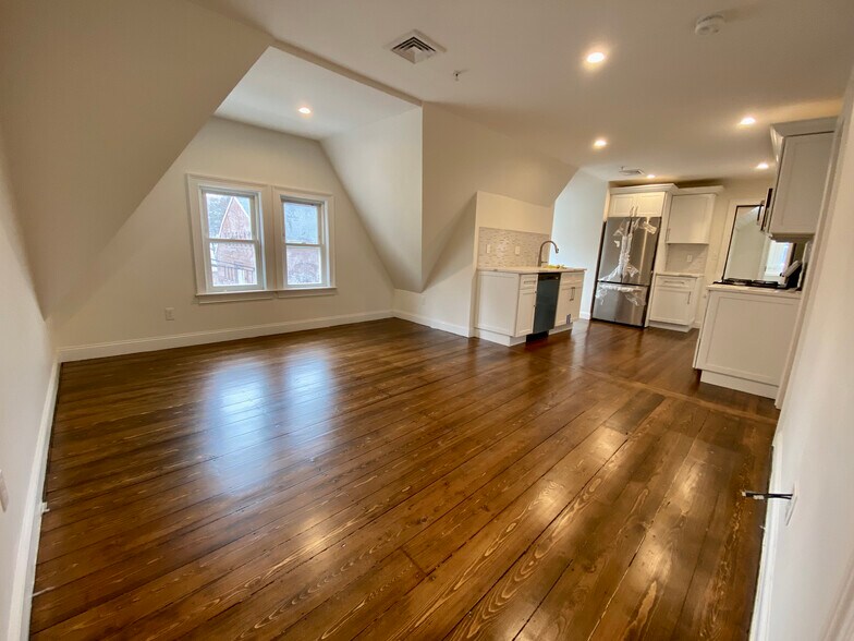 Building Photo - 21 Bellevue St