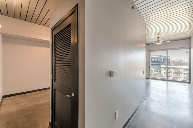 Building Photo - 620 Glen Iris Dr NE
