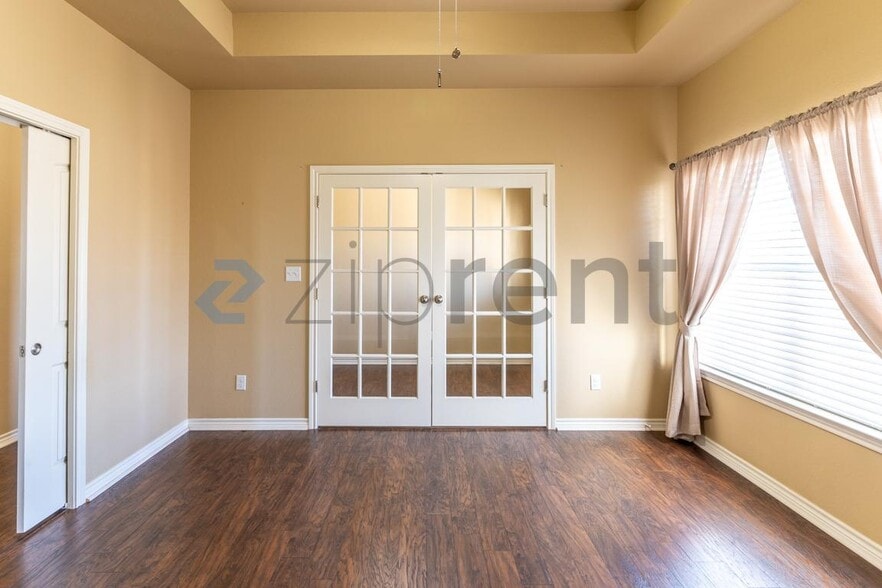 Building Photo - Unit