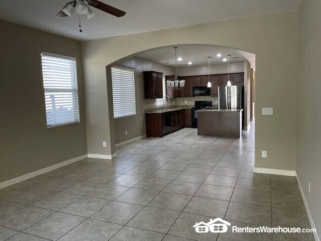 Building Photo - North Phoenix Beauty 4bed + den 3bath clos...