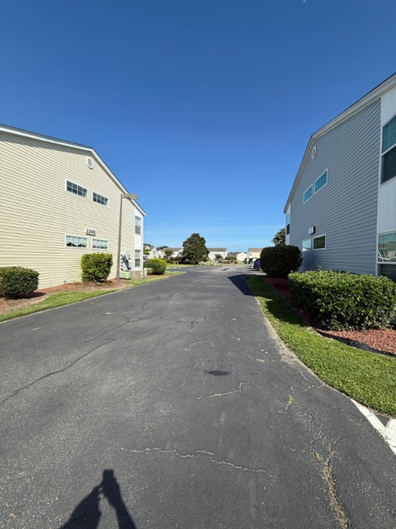 Building Photo - 2257 Essex Dr