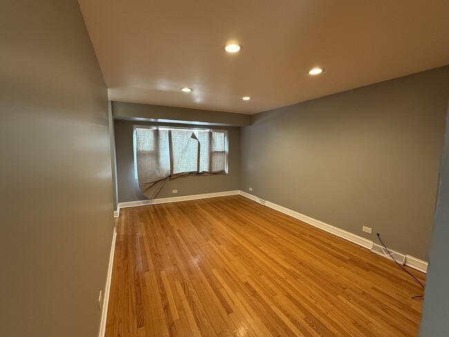 Building Photo - 9710 S Chappel Ave