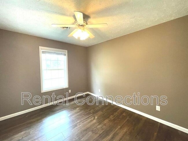 Building Photo - 1806 Bridge