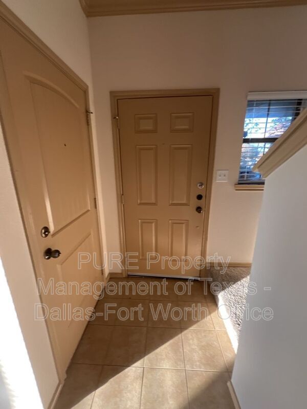 Building Photo - 509 Mast Ct