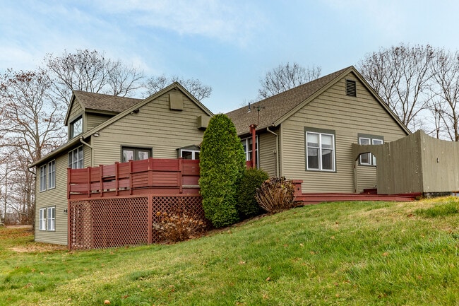 Building Photo - 411 Beach St