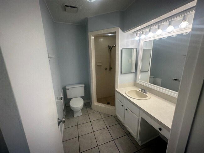 Building Photo - 13258 Bluff View Dr