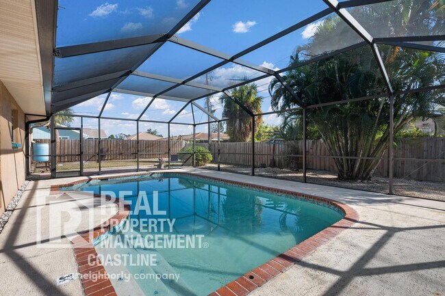 Building Photo - Welcome to Your Venice Oasis!