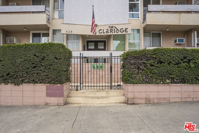 Building Photo - 425 S Kenmore Ave