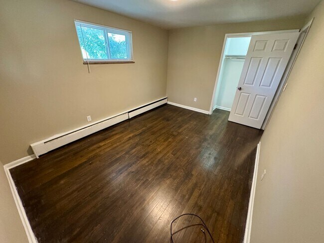 Building Photo - 3 Bedroom ~ Clintonville