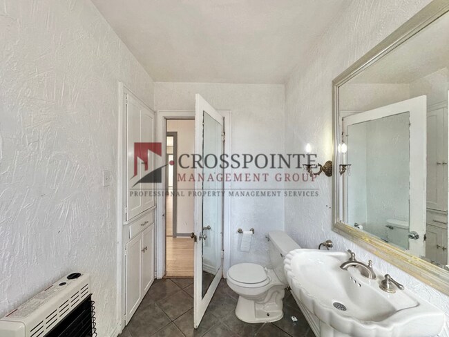 Building Photo - Available! 3/1.5 Single-Family Home in Tyler!