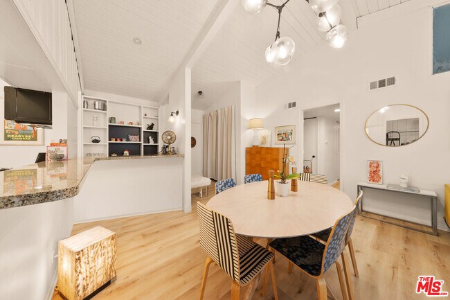 Building Photo - 6425 Green Valley Cir