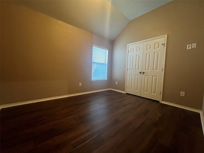 Building Photo - 2123 Castle Gardens Ln