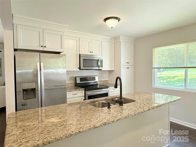 Building Photo - 120 Rustic Way Ln