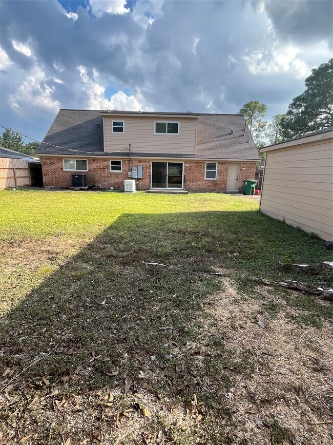 Building Photo - 5730 Cartagena St
