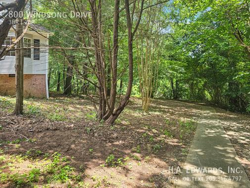 Building Photo - 800 Windsong Dr