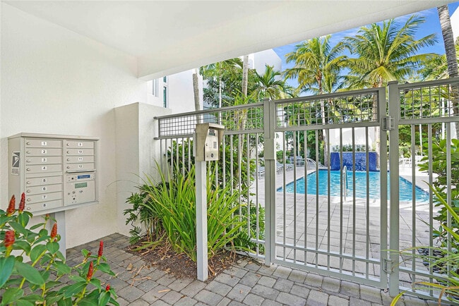 Building Photo - 741 NE 4th Ave