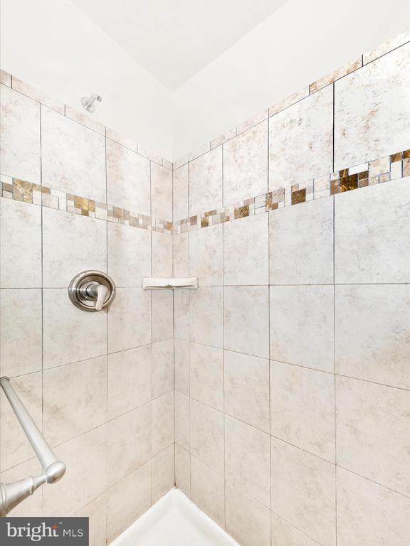 Building Photo - 2103 Paxton Terrace