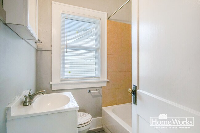 Building Photo - 3610 Vine St