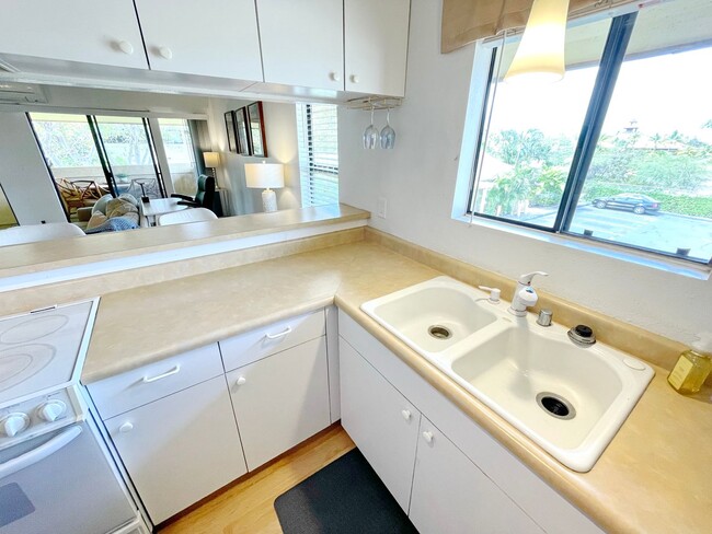 Building Photo - Maui Gardens - Central Kihei Resort Style Complex - Furnished 2 bed/1.5bath