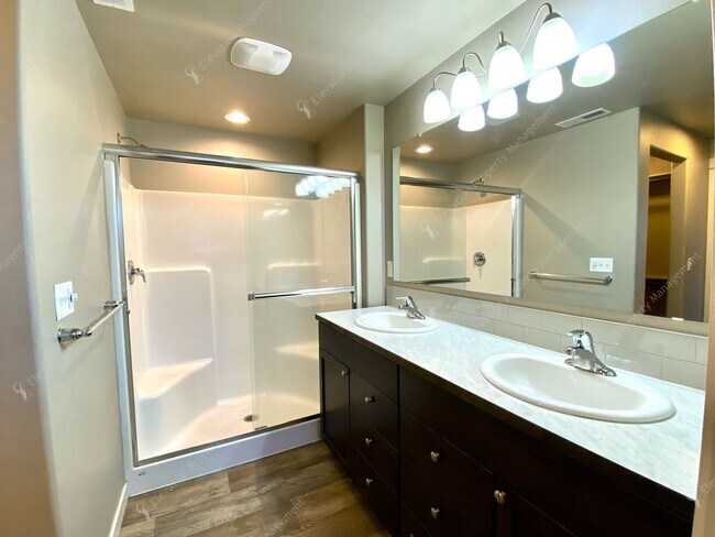 Building Photo - Charming 3-Bedroom, 2-Bath NW Redmond Home