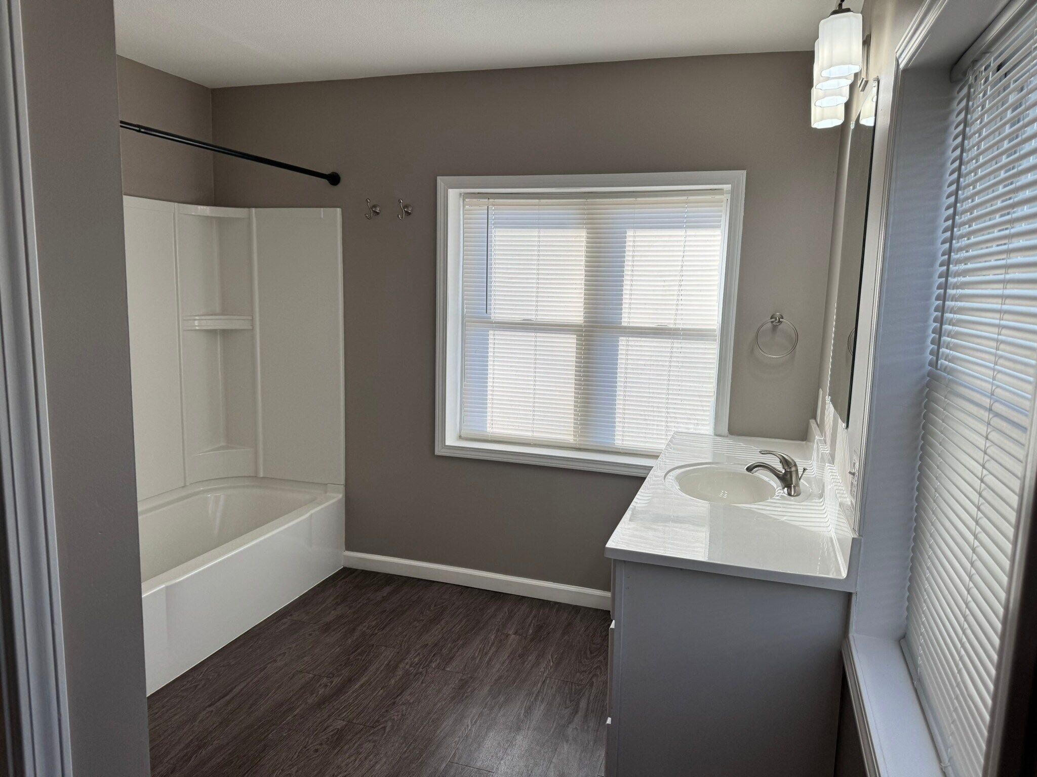 Building Photo - 1311 Devils Glen Rd