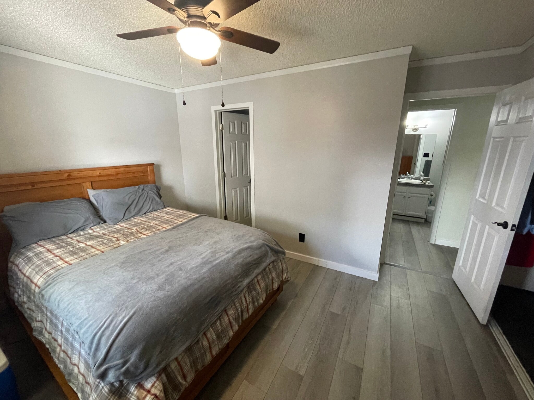 Primary bedroom with attached bathroom - 1725 S Allison St